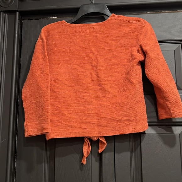 Madewell Texture and thread V Neck tie front top. - Picture 5 of 6